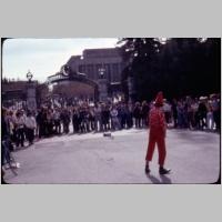 1977-12-15-sproulplaza-performer.jpg