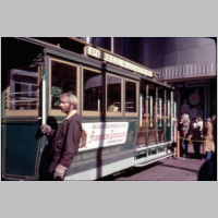 1977-12-19-cablecar-beingturnedaround.jpg