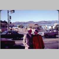 1977-12-22-parents-cablecar-wharfend.jpg