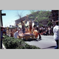 1978-05-1-17-berkeleyparade-harekrishnas.jpg