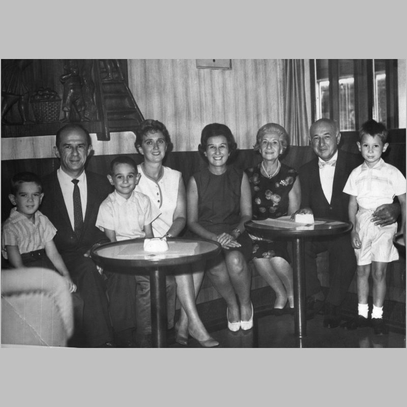Z-1963-08-KungsholmFamilyParting-A-5x7.jpg