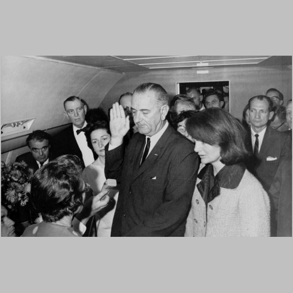 Public-Lyndon_B_Johnson_taking_the_oath_of_office.jpg