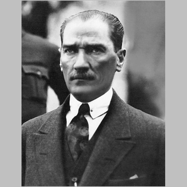 Ataturk_in_1923.jpg